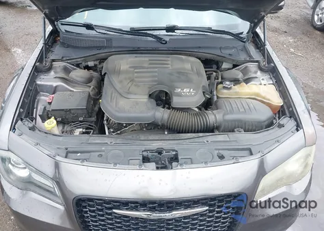 2016 Chrysler 300 300S z USA, uszkodzony, nr VIN 2C3CCAGG2GH142583